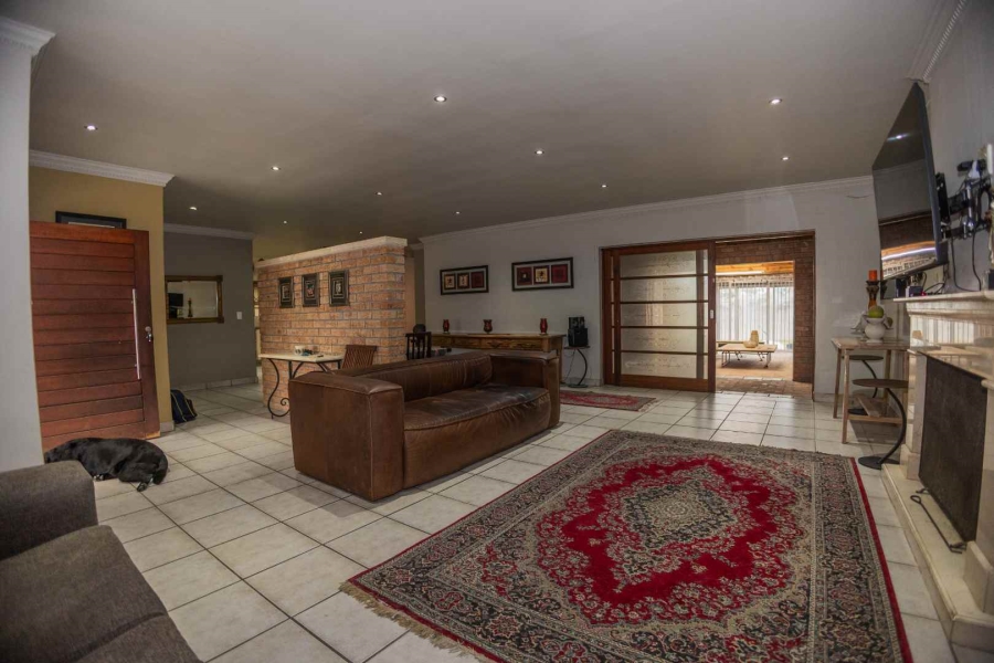 To Let 3 Bedroom Property for Rent in Protea Heights Western Cape